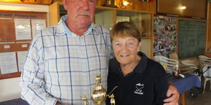 Bev Swart en June Rahn as die Gemengde Pare Uitklopkampioene